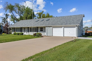 4324 C Ave NE, Cedar Rapids, IA 52402