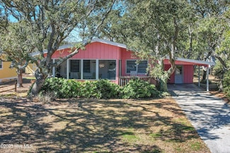 209 Sellers St, Oak Island, NC 28465