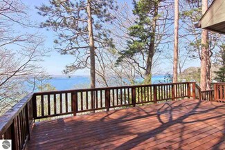3005 Glen Malier Dr, Beulah, MI 49617