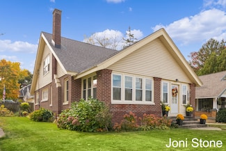 1540 Bridge St NW, Grand Rapids, MI 49504
