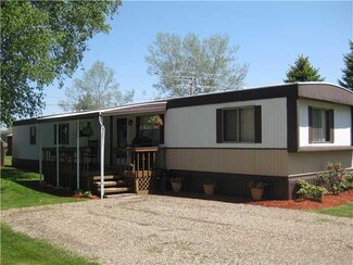 32 Pioneer Ln, Yorkshire, NY 14173