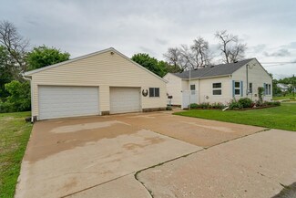 201 3rd St SW, Pine Island, MN 55963