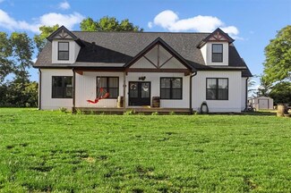 557 Sunny Ln, Whiteland, IN 46184