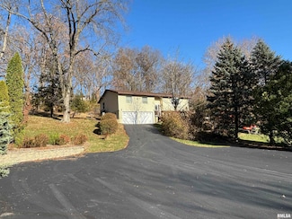 61 W Timberline Dr, Blue Grass, IA 52726