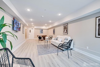 21 Station Place Unit 202, Metuchen, NJ 08840