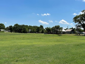 700 N Texas St, Shamrock, TX 79079