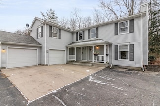 3703 W Wackerly St, Midland, MI 48640