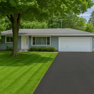 1815 Fountain Ln N, Plymouth, MN 55447