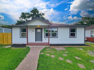 1002 Francis Dr, Pasadena, TX 77506
