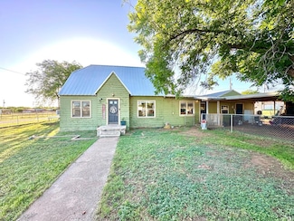 1501 Bishop St, Robert Lee, TX 76945