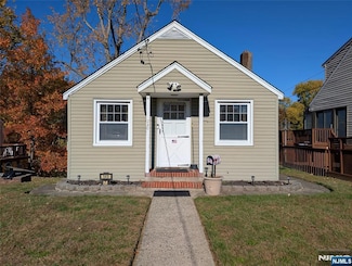 240 Woodcliff Ave, Little Falls, NJ 07424