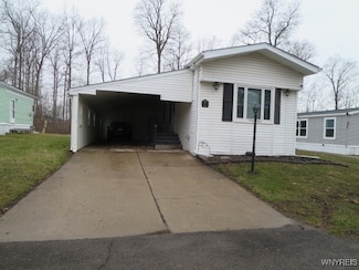 87 Waterview Pkwy, Hamburg, NY 14075