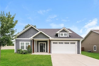15904 E Cogan Ln, Independence, MO 64050