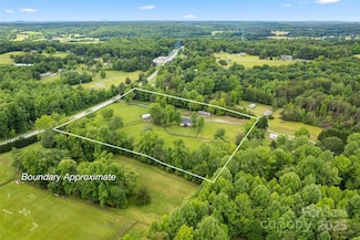 94 Jamestown Ln, Columbus, NC 28722