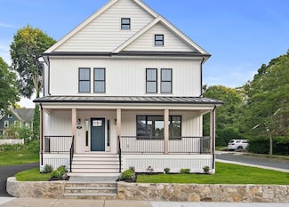 82 Oakland St, Melrose, MA 02176