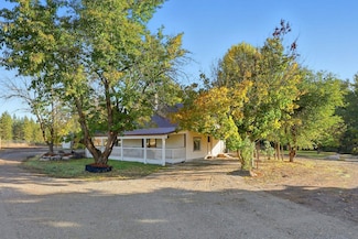 3015 E Center Rd, Mead, WA 99021