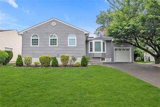 38 Eastwood Ln, Valley Stream, NY 11581