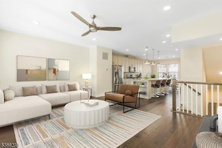 17 Gala Ct, Livingston, NJ 07039