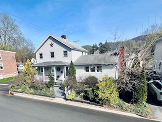 49 N Chestnut St, Beacon, NY 12508