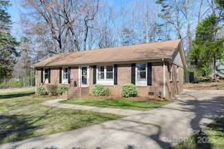 2537 Wood Star Ct, Matthews, NC 28105