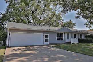 210 E 12th St, Pella, IA 50219