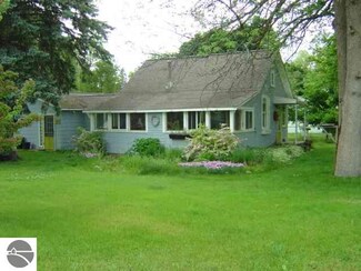 202 W 2nd St, Elk Rapids, MI 49629