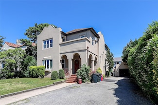 151 E Olive St, Long Beach, NY 11561
