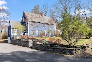 27 Briarwood Rd, Pelham, NH 03076