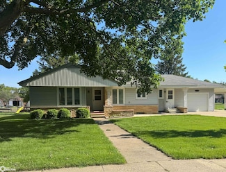 609 E Maple St, Hubbard, IA 50122