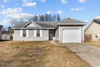 484 Hunting Green Dr, Jacksonville, NC 28546