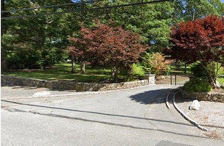 565 Highland Ave, Dartmouth, MA 02747