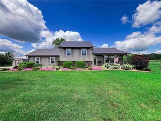 3083 N 2150 St, Beecher City, IL 62414