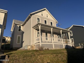 137 E 1st St, Everett, PA 15537