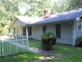 681 River Run Dr, Hartfield, VA 23071