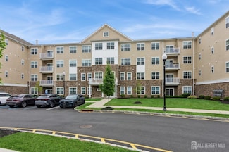 727 Lorhan Dr, Piscataway, NJ 08854