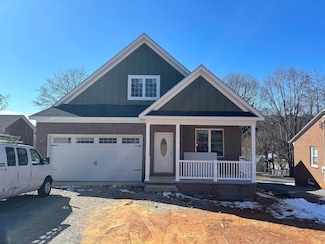 2 Belmont Dr, Staunton, VA 24401