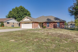 422 W 7th St, Justin, TX 76247
