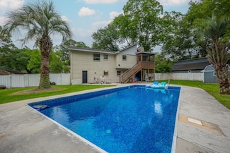 518 Woodward Blvd, Summerville, SC 29483