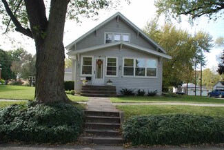701 West St, Reinbeck, IA 50669