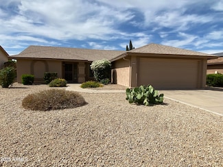 9833 W Menadota Dr, Peoria, AZ 85382