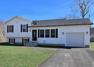 68 Ostend Cir, Shirley, NY 11967