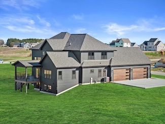 N59W27328 Autumn Ct, Lisbon, WI 53089