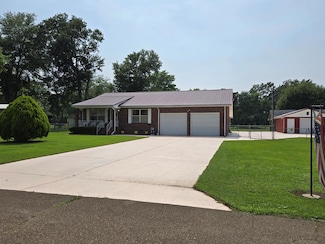 321 Jackson St, Puryear, TN 38251