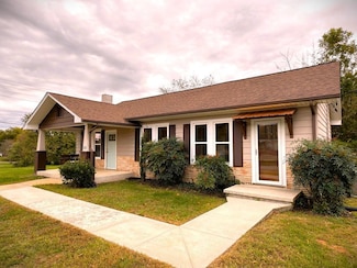 503 W 3rd St, Livingston, TN 38570