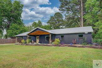 402 Fannin St, Maud, TX 75567