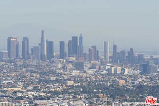 8320 Elusive Dr, Los Angeles, CA 90046