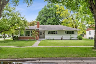 1917 7th St S, Moorhead, MN 56560