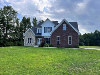 1015 Rosebud Ct, Scottsburg, IN 47170