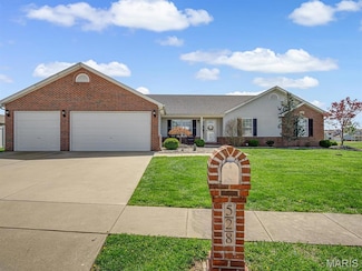 528 Shamrock Dr, Waterloo, IL 62298