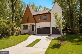 7703 Fisher Dr, Falls Church, VA 22043